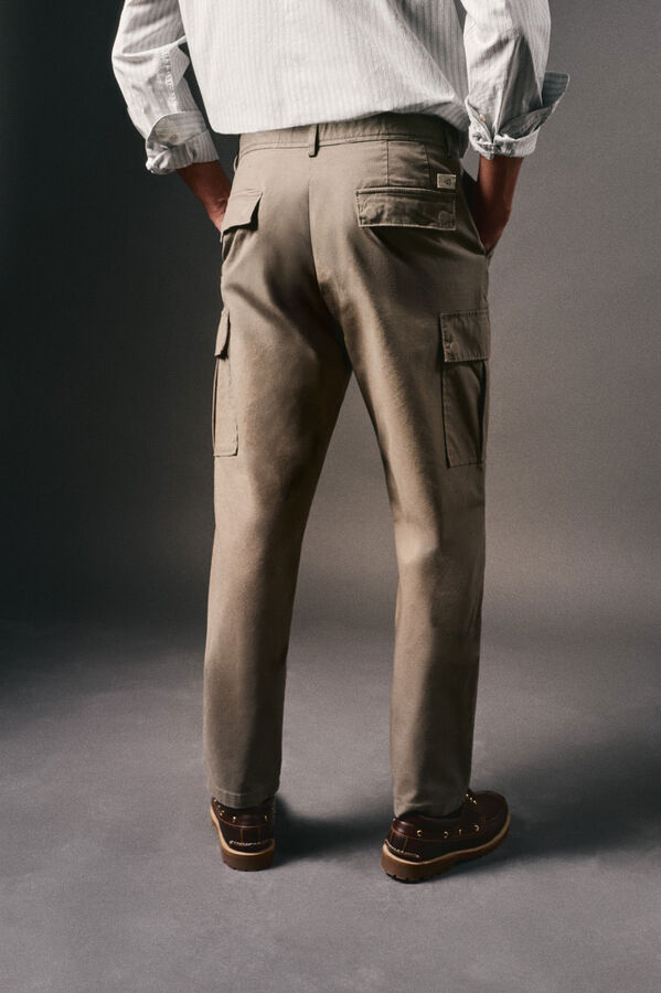 OOTO Pantal&oacute;n cargo slim fit Kaki