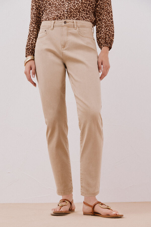 Cortefiel Jeans mom Marr&oacute;n