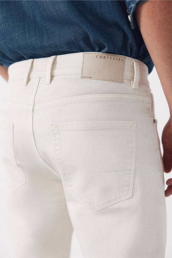 Cortefiel Pantal&oacute;n 5 bolsillos color regular fit Marfil