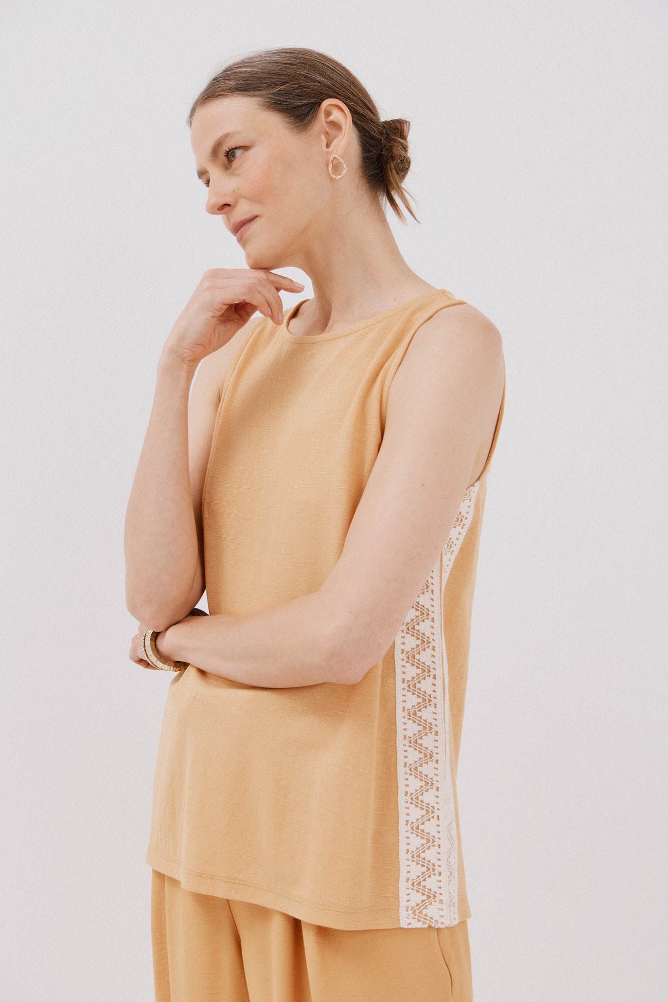 Cortefiel Top detalle puntilla crochet lateral