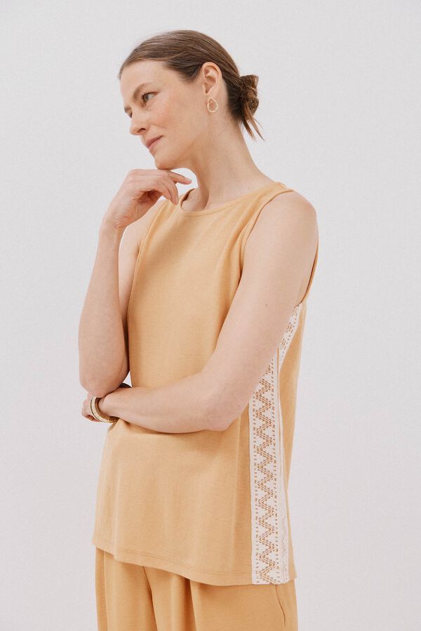 Cortefiel Top con detalle de puntilla de crochet lateral Arena