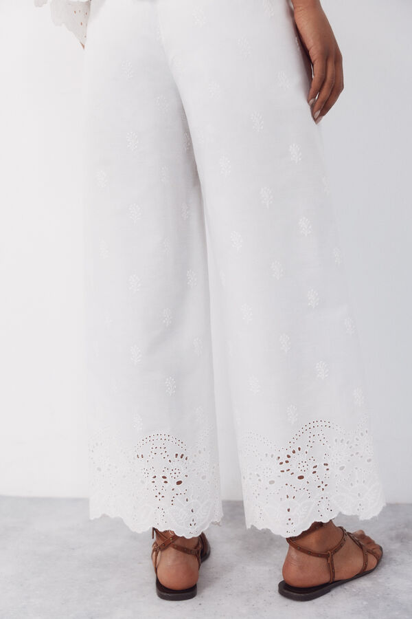 Cortefiel Pantal&oacute;n de mujer bordado Estampado beige