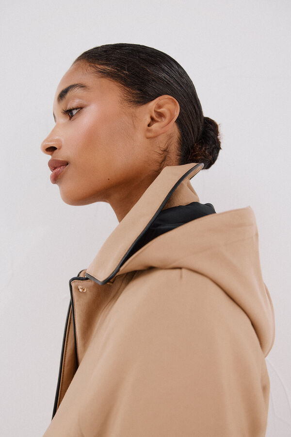 Cortefiel Gabardina satinada con capucha desmontable Beige