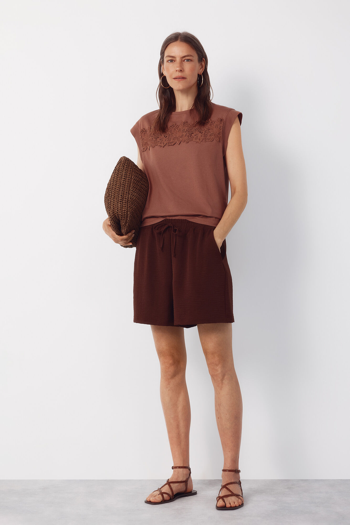 Cortefiel Playera con cinta de crochet floral