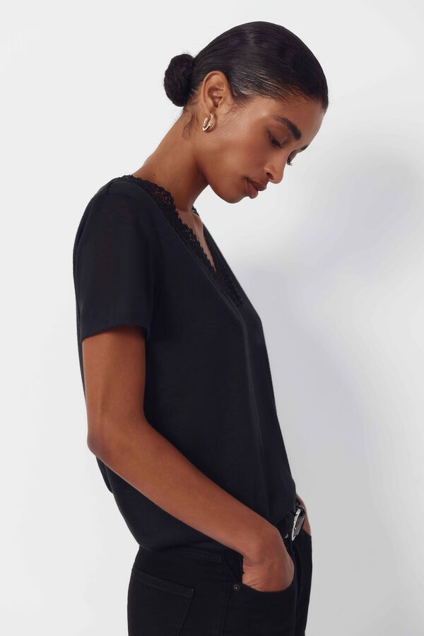 Cortefiel Playera cuello en pico con pasamaner&iacute;a Negro