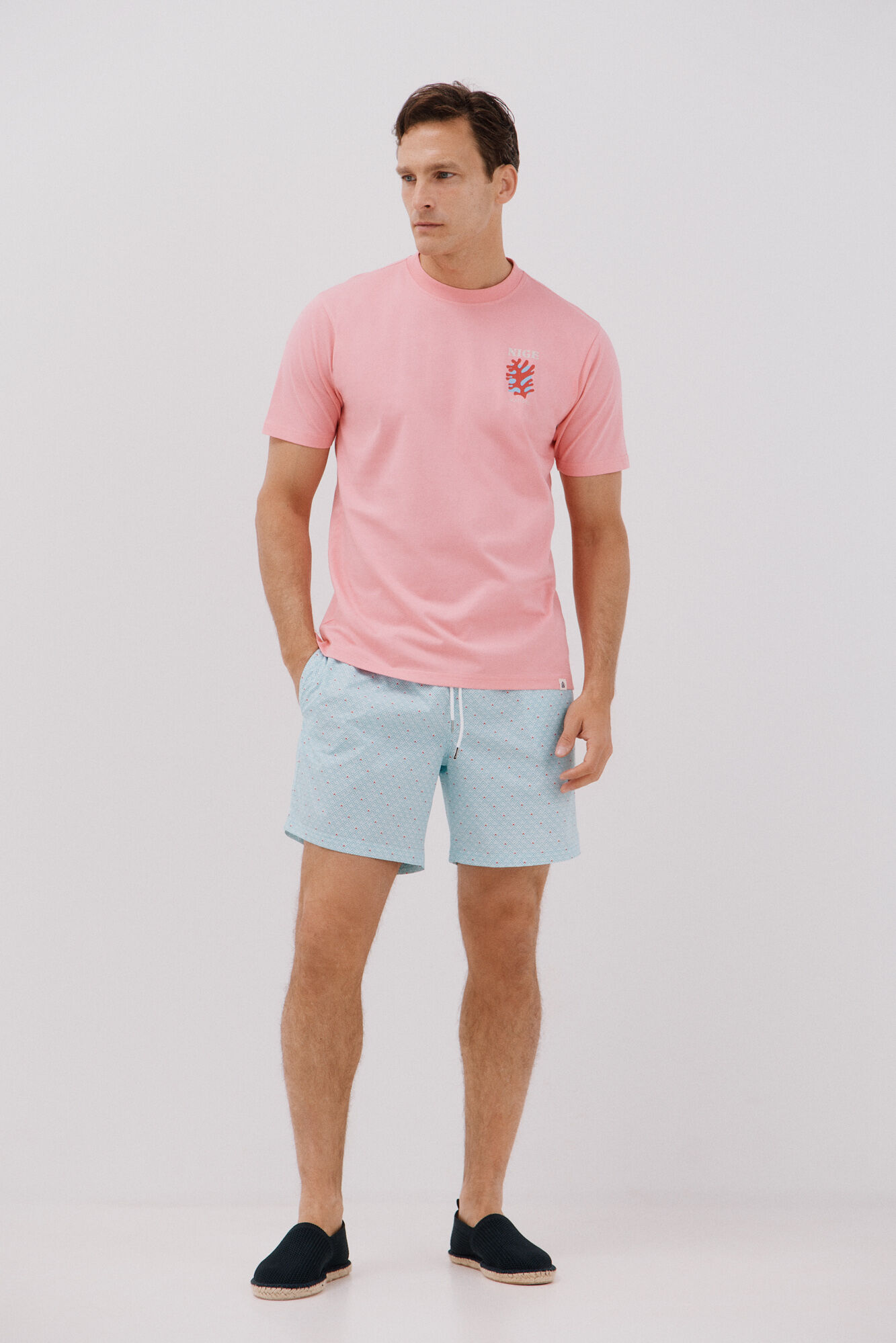 Cortefiel Ba&ntilde;ador estampado geom&eacute;trico tri&aacute;ngulos