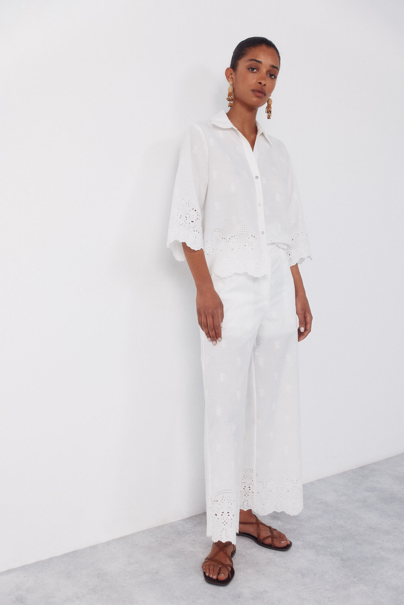 Cortefiel Pantal&oacute;n de mujer bordado