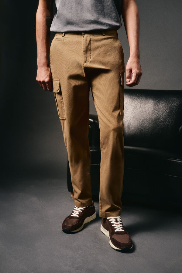 OOTO Pantal&oacute;n cargo slim fit Marr&oacute;n