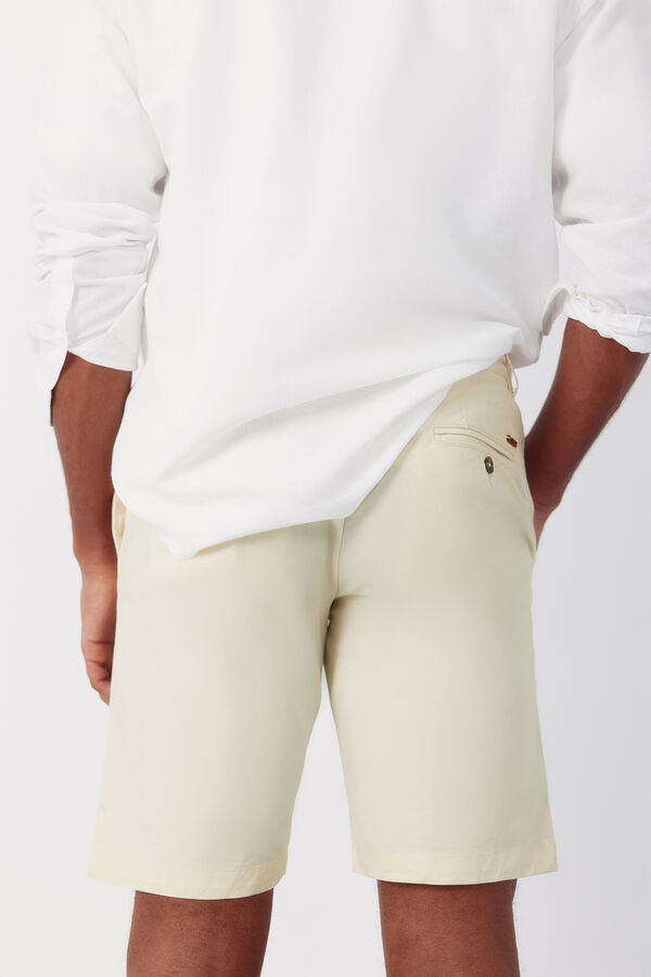 Cortefiel Bermuda chino ligero Amarillo