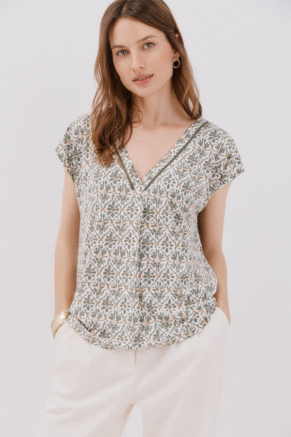 Cortefiel Playera pico con detalle puntilla Estampado verde