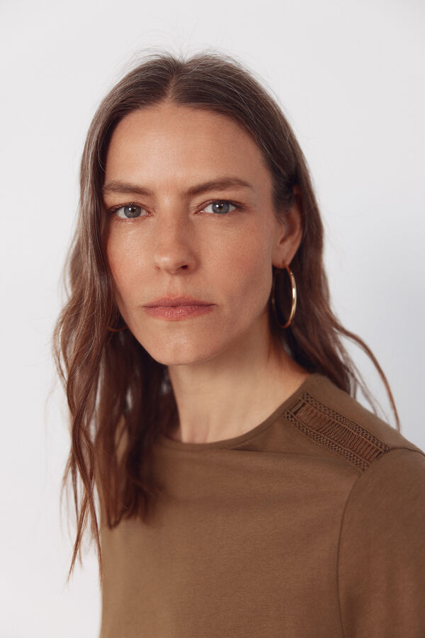 Cortefiel Playera con detalle de vainicas Kaki