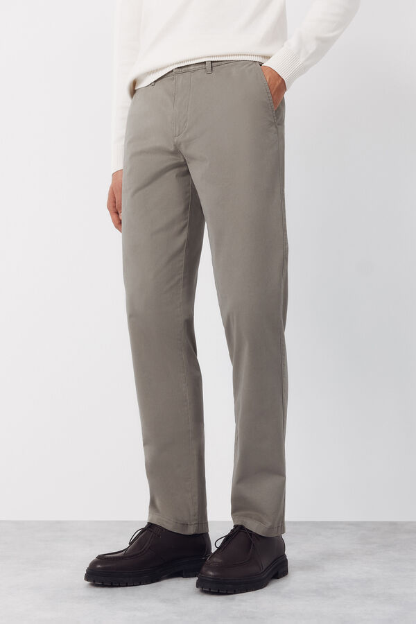 Cortefiel Pantal&oacute;n chino regular fit Kaki