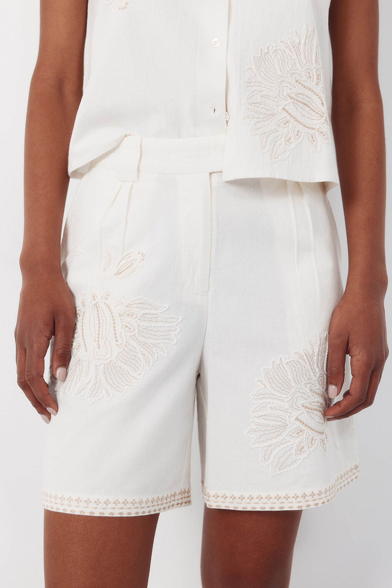 Cortefiel Bermudas bordadas