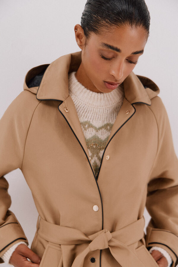 Cortefiel Gabardina con tejido satinado Arena