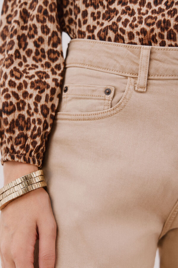 Cortefiel Jeans mom Marr&oacute;n