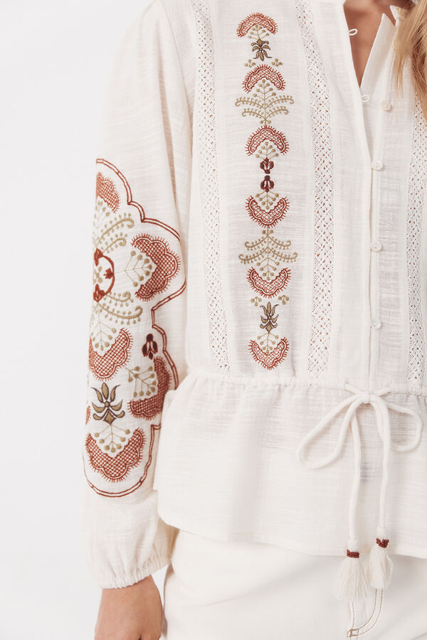Cortefiel Blusa bordada con cintura ajustable Marfil