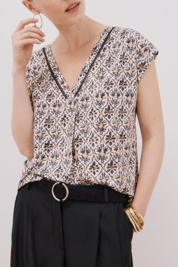 Cortefiel Playera pico con detalle puntilla Estampado blanco