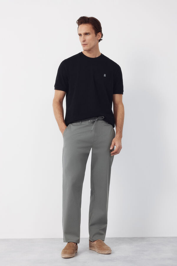 Cortefiel Pantal&oacute;n chino t&eacute;cnico ligero Kaki