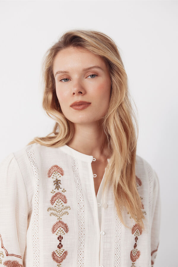 Cortefiel Blusa bordada con cintura ajustable Marfil