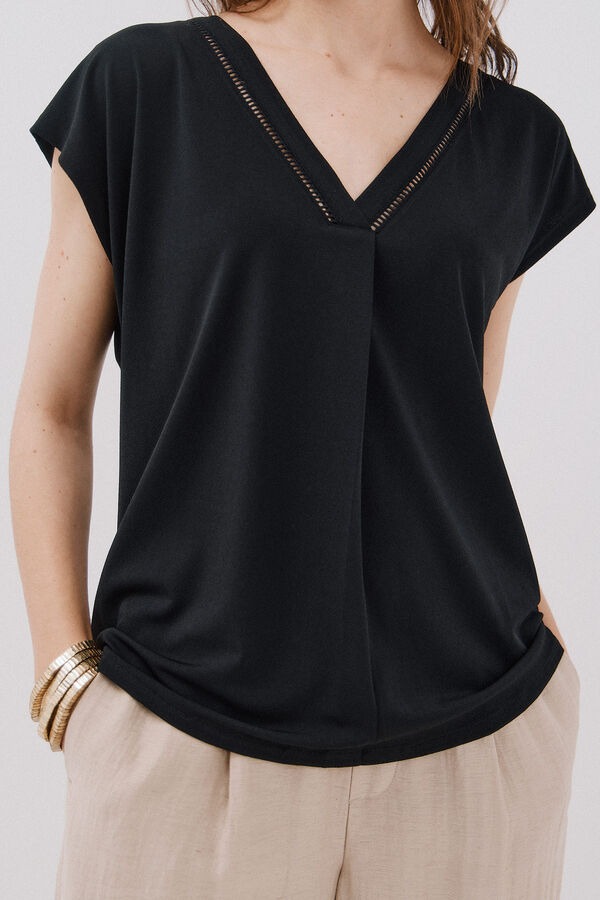 Cortefiel Playera con cuello en pico y detalle de encaje Negro