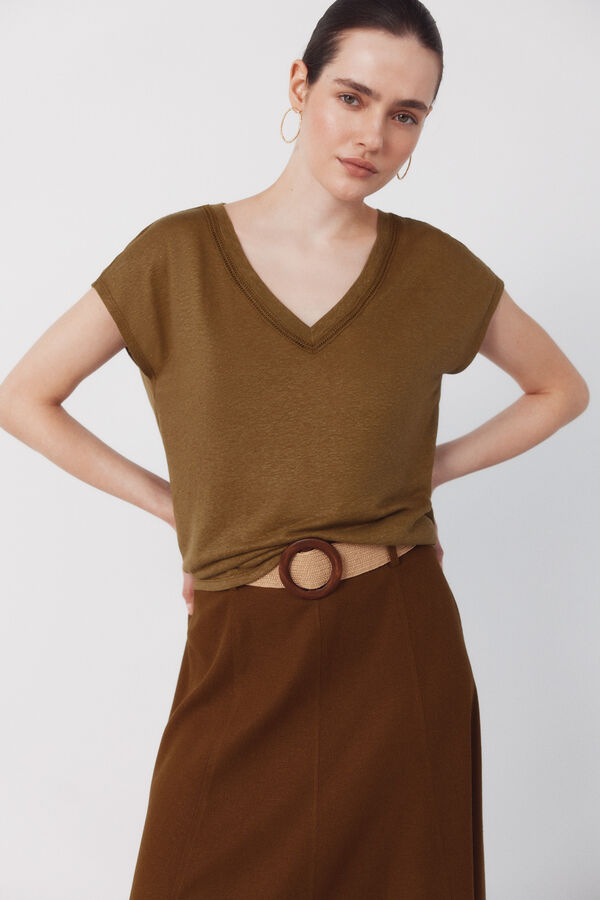 Cortefiel Playera de lino con escote en pico y l&uacute;rex Kaki