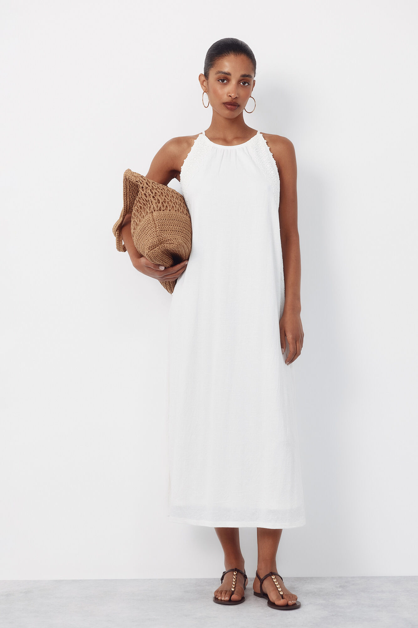 Cortefiel Vestido halter con cinta de crochet floral