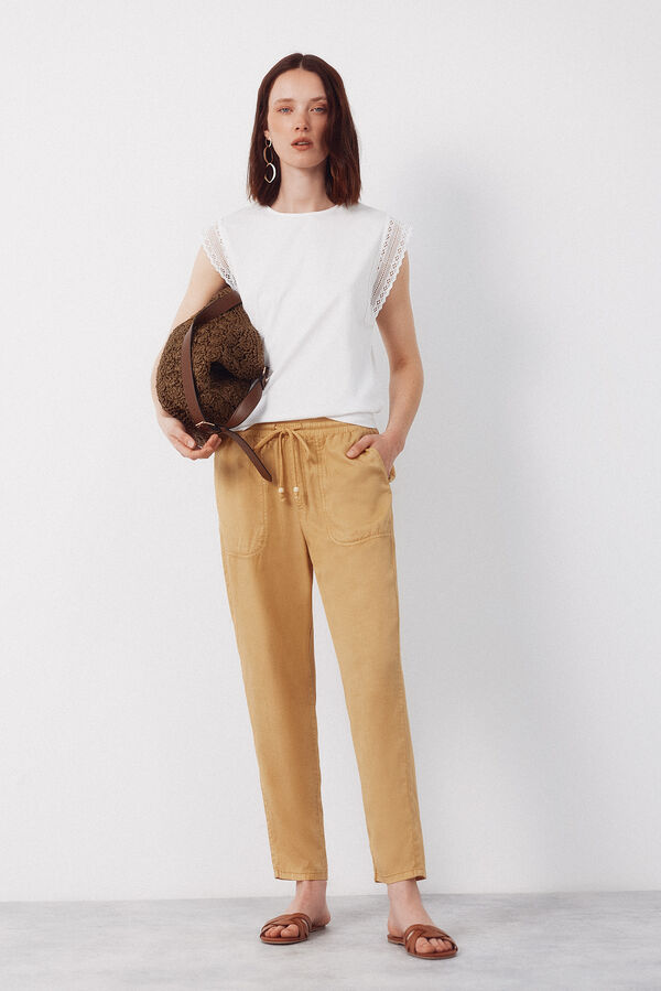 Cortefiel Pantalones fluidos de tencel Dorado