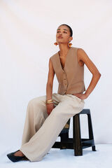 Cortefiel Chaleco de escote en pico Beige