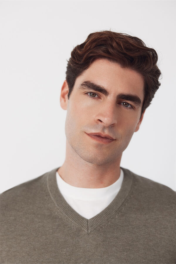 Cortefiel Jersey punto algod&oacute;n cuello pico b&aacute;sico Kaki