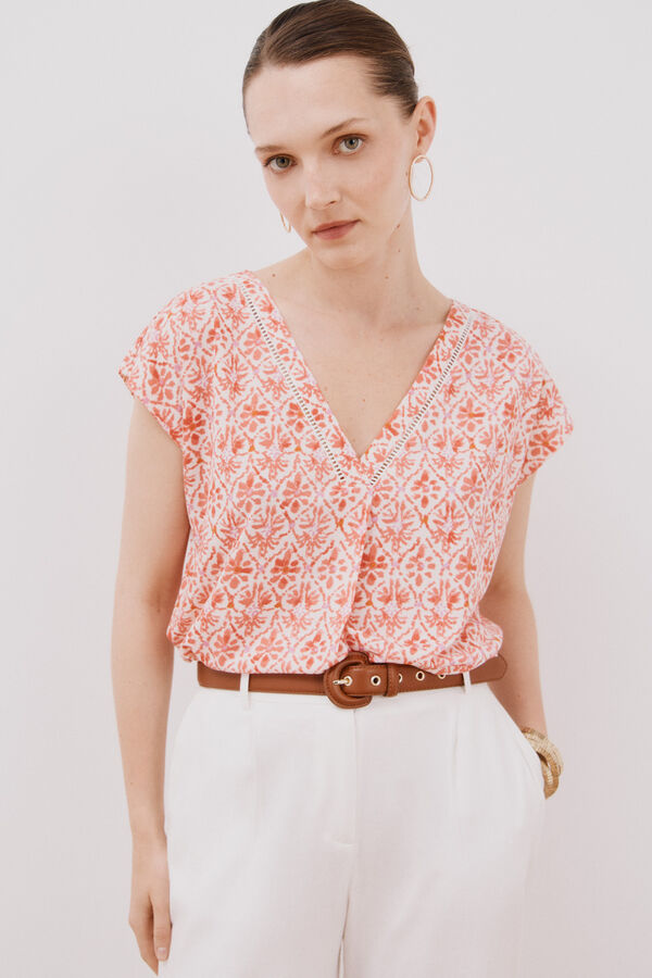 Cortefiel Playera pico con detalle puntilla Estampado gris