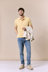 OOTO Polo b&aacute;sico piqu&eacute; lavado Dorado