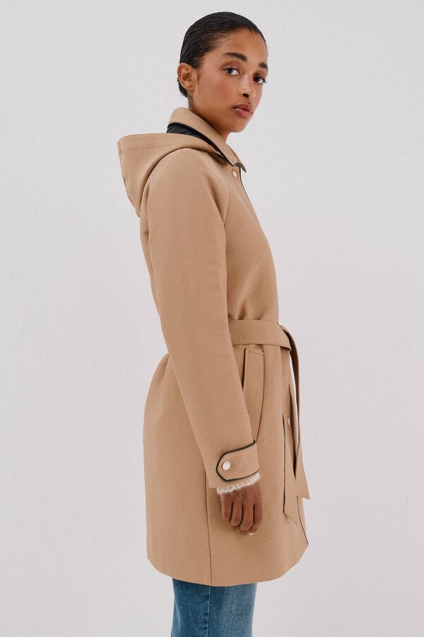 Cortefiel Gabardina con tejido satinado Arena