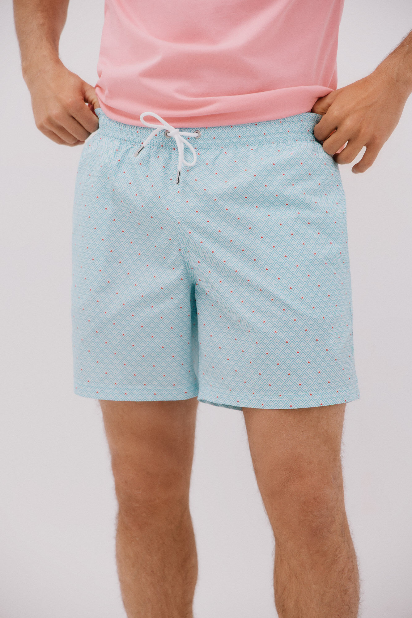 Cortefiel Ba&ntilde;ador estampado geom&eacute;trico tri&aacute;ngulos