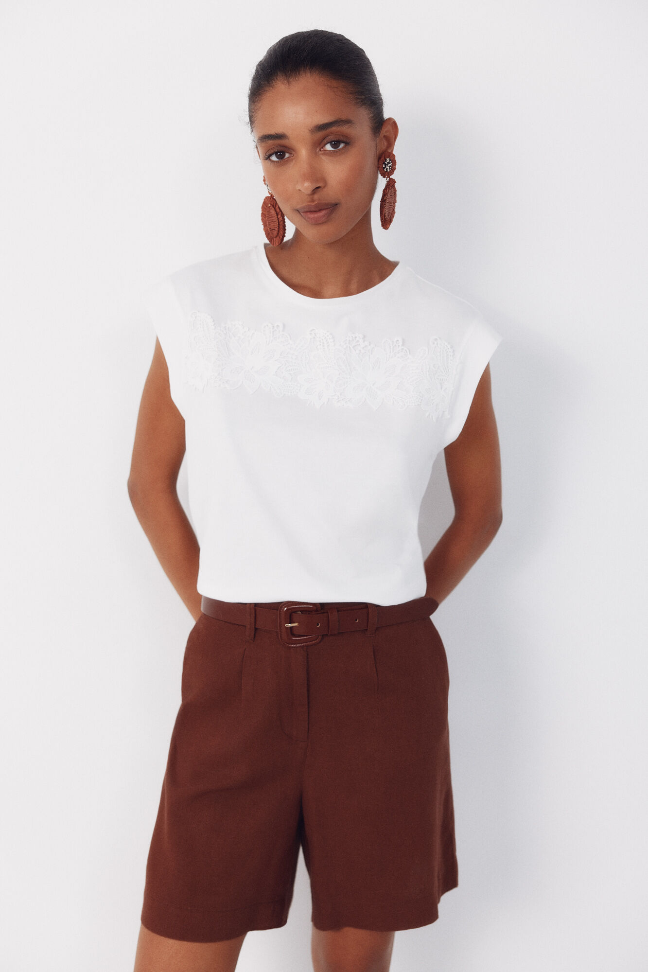 Cortefiel Playera con cinta de crochet floral