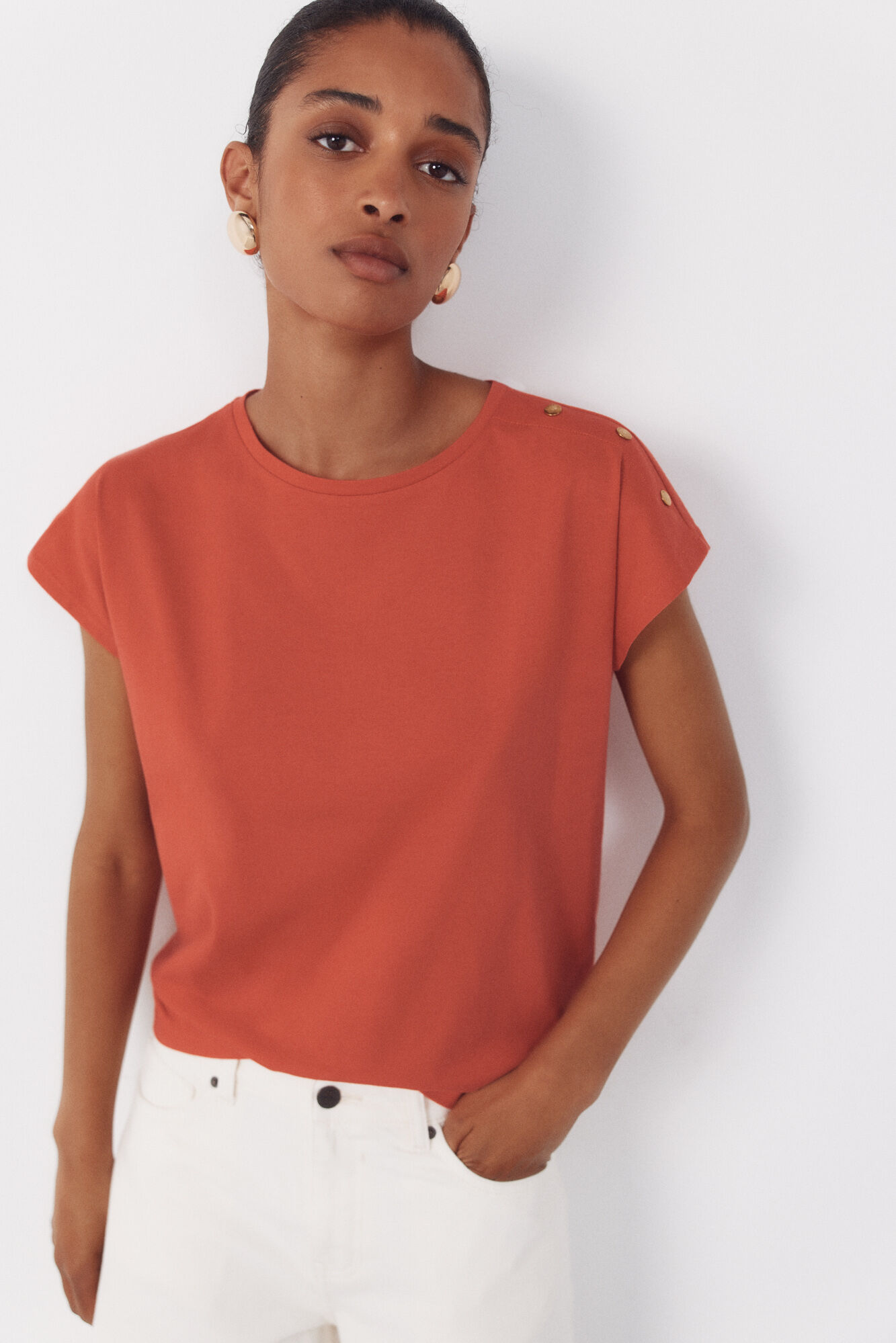 Cortefiel Playera b&aacute;sica con botones dorados