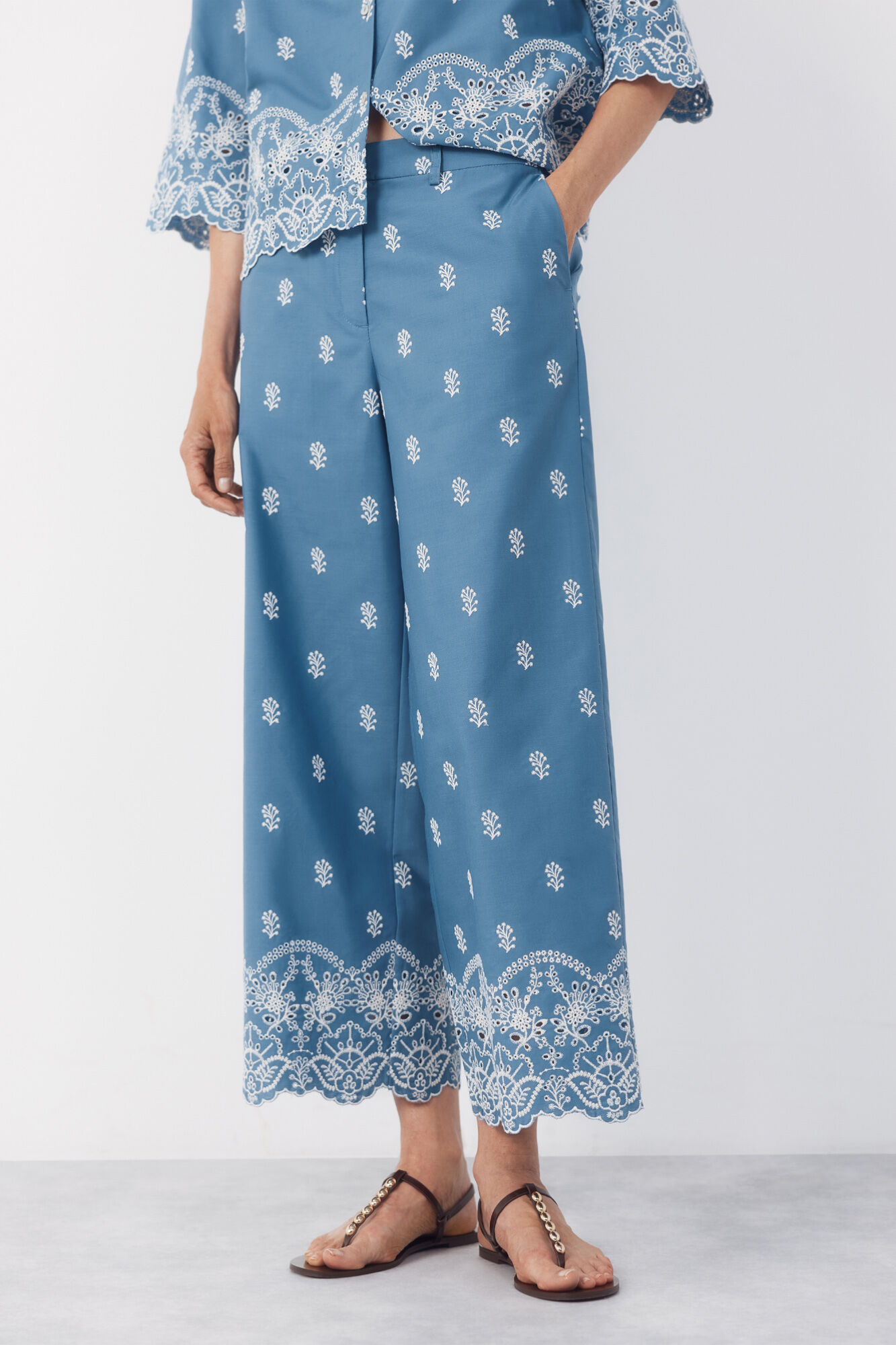 Cortefiel Pantal&oacute;n de mujer bordado