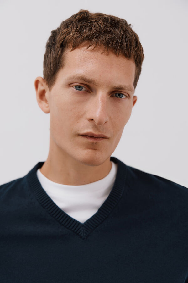 Cortefiel Su&eacute;ter de punto fino de algod&oacute;n con cuello en pico Azul marino