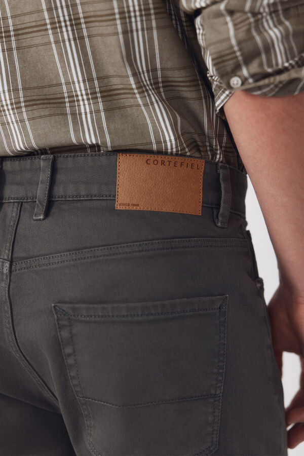 Cortefiel Pantal&oacute;n 5 bolsillos color regular fit Kaki