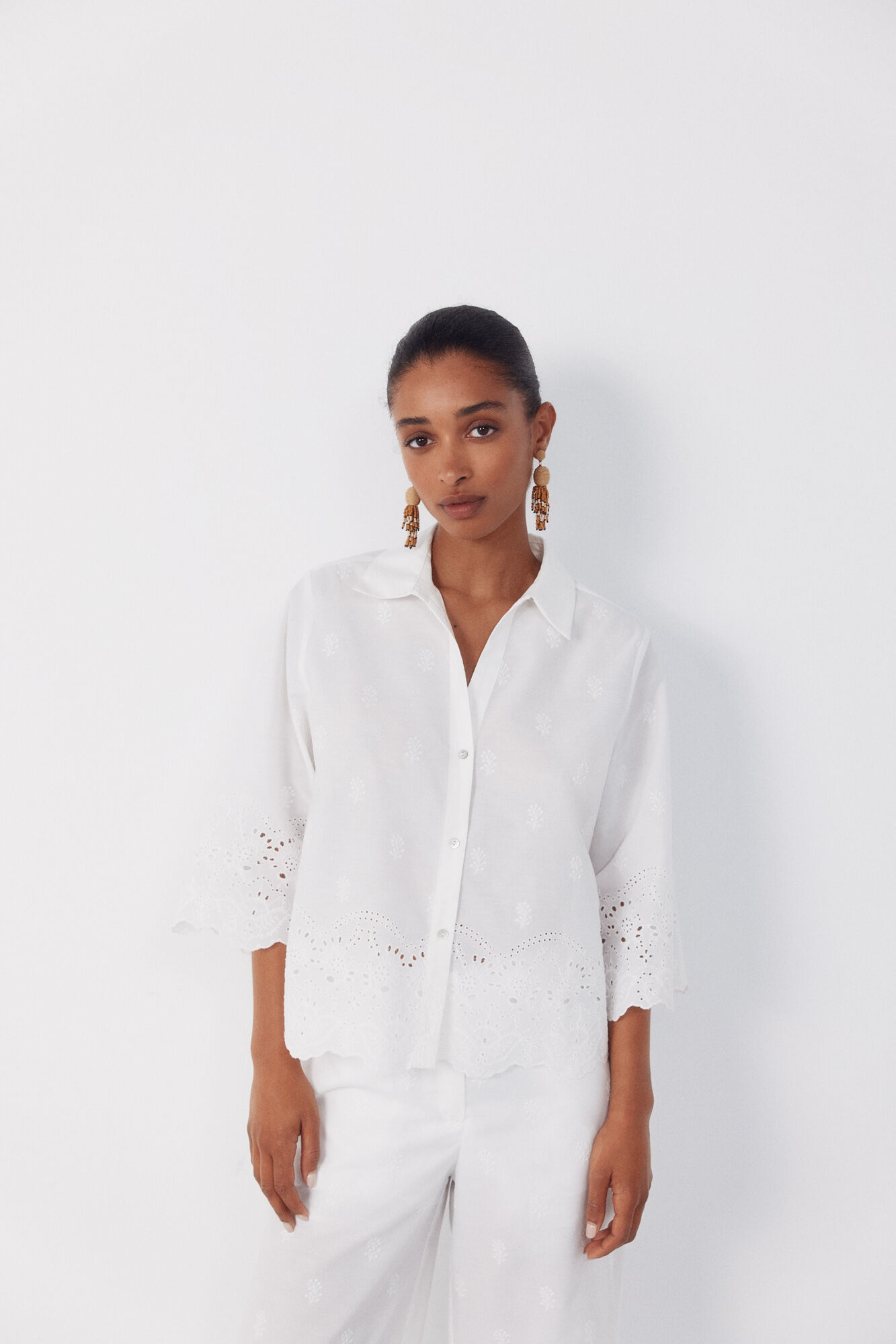 Cortefiel Camisa con detalles bordados