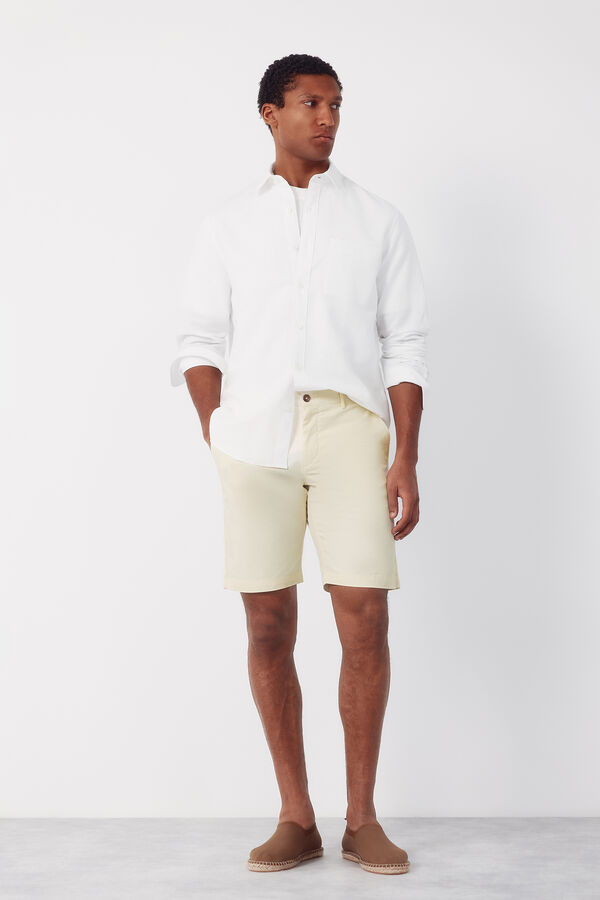 Cortefiel Bermuda chino ligero Amarillo