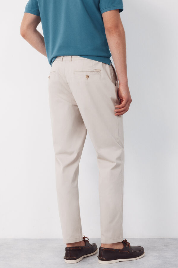Cortefiel Pantal&oacute;n chino t&eacute;cnico ligero Beige