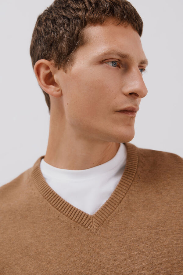 Cortefiel Su&eacute;ter tejido fino algod&oacute;n cuello pico Beige