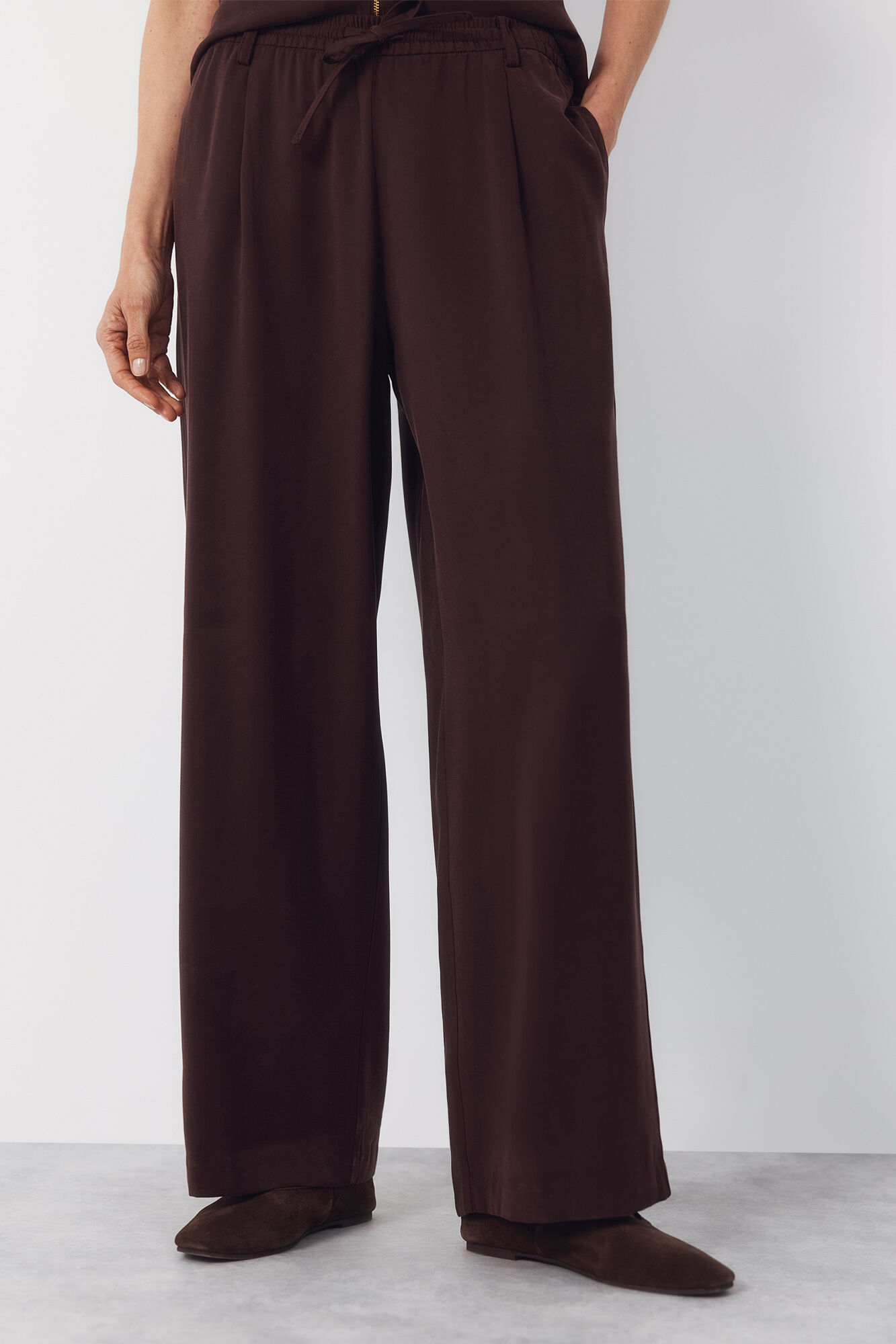 Cortefiel Pantal&oacute;n de tencel con cintur&oacute;n