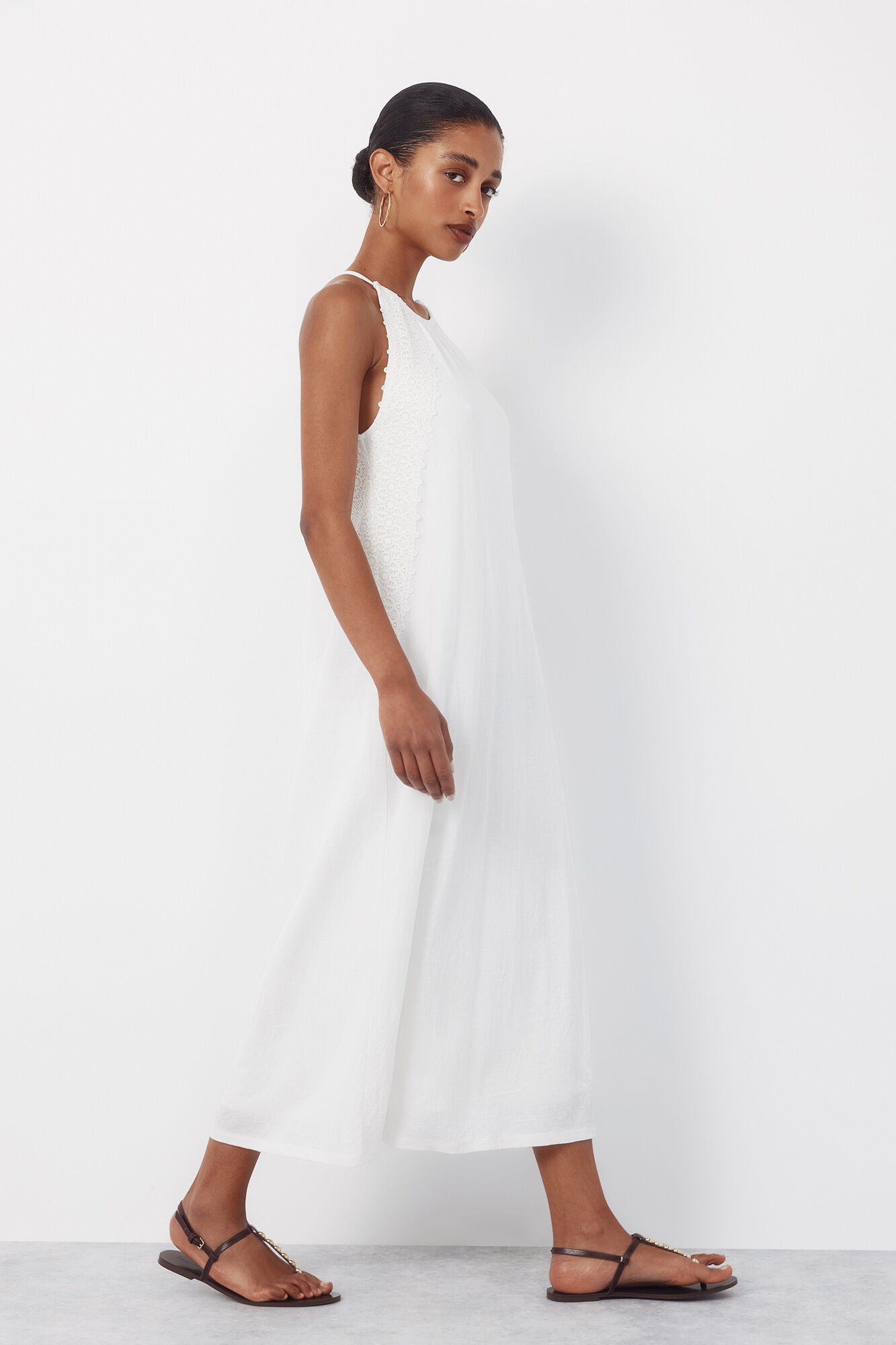 Cortefiel Vestido halter con cinta de crochet floral