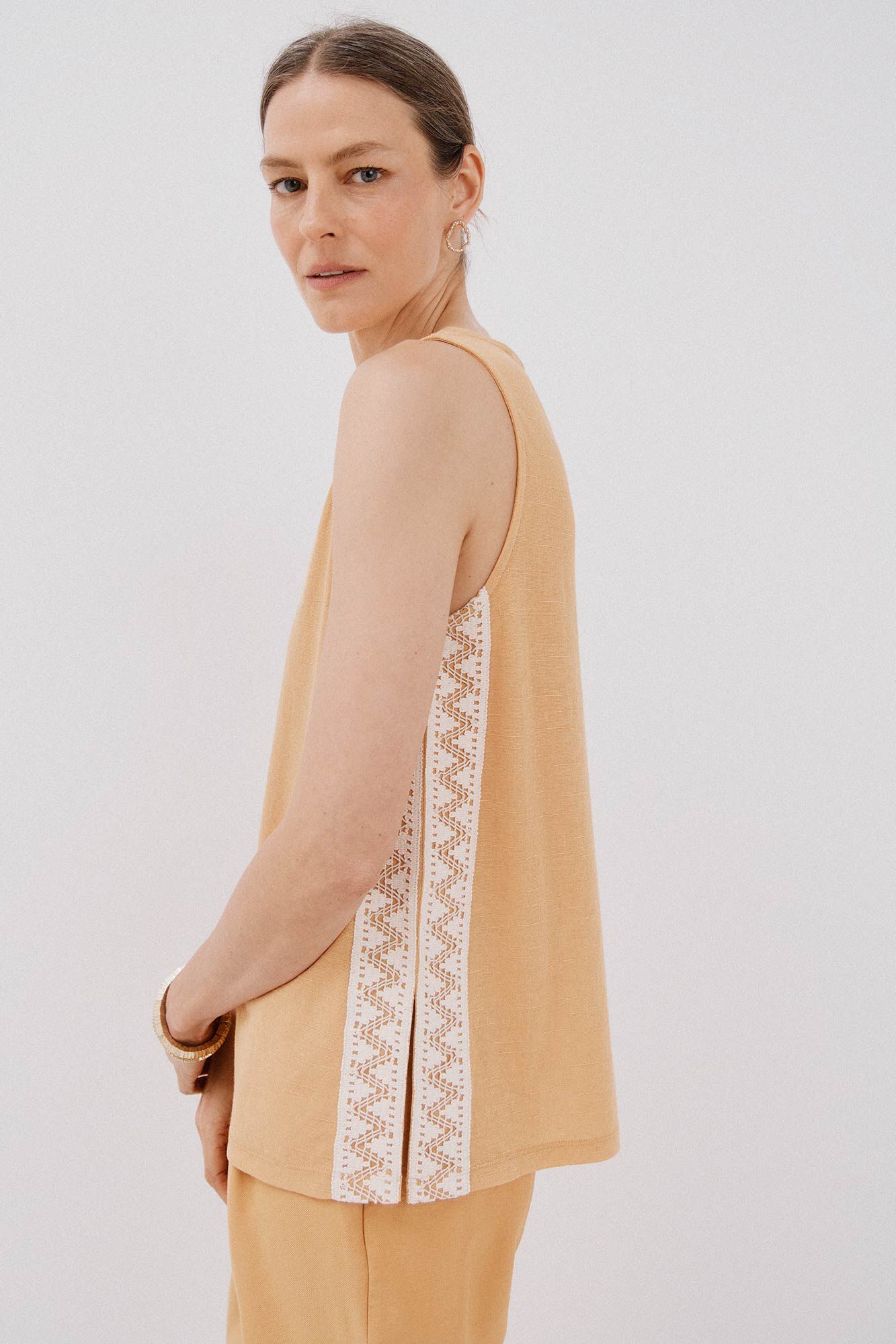 Cortefiel Top detalle puntilla crochet lateral