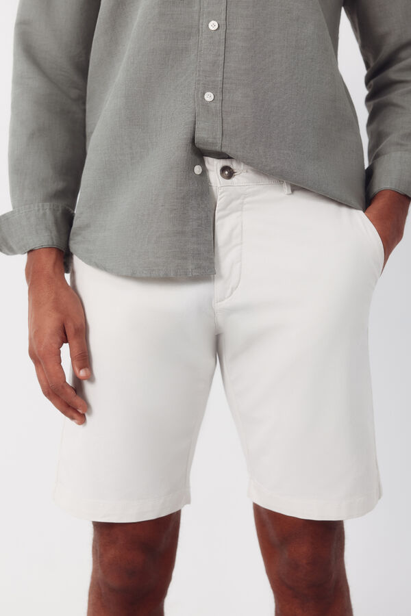 Cortefiel Bermuda chino Marfil