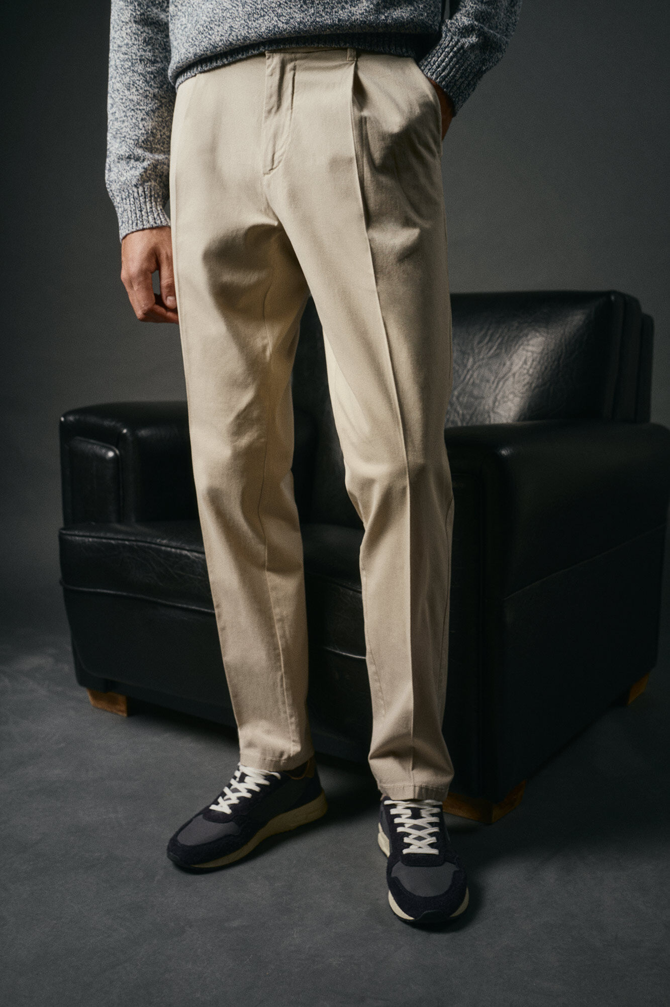 OOTO Pantal&oacute;n chino pinzas