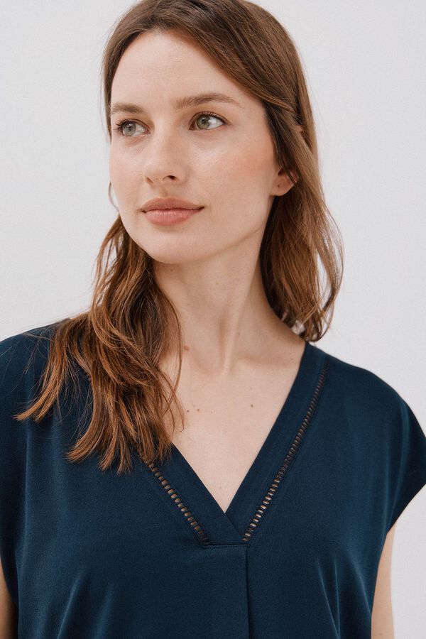 Cortefiel Playera pico con detalle puntilla Azul marino