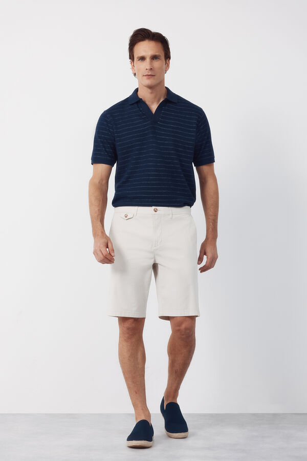 Cortefiel Bermuda chino estampada Marfil