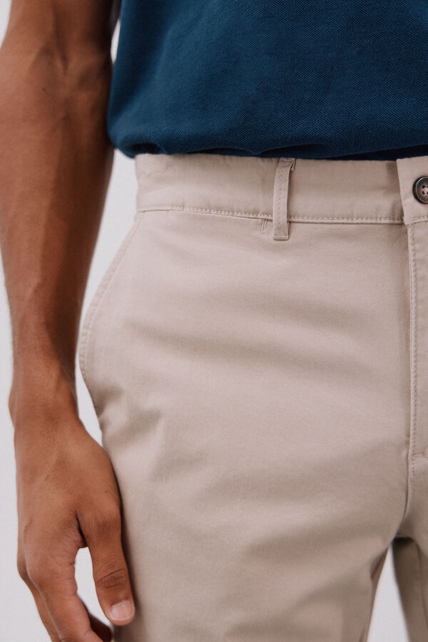 Cortefiel Pantal&oacute;n chino ligero regular fit Beige